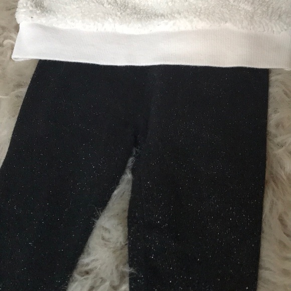 Gap outfit set 18-24 months - Picture 2 of 3